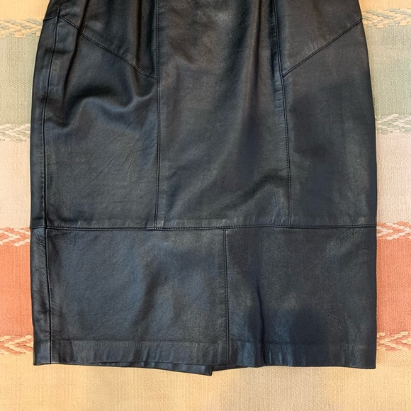 I Magnin 1980’s or earlier Fabulous Leather skirt made in Hong Kong - Picture 4 of 11